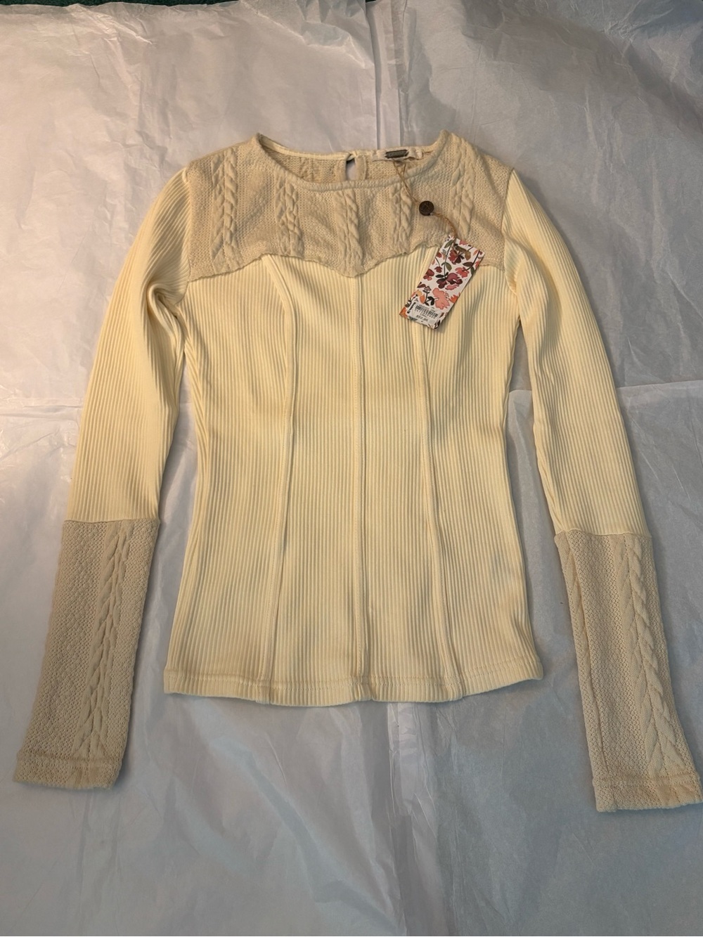 Buckle Gimmick Cream Top with Detail